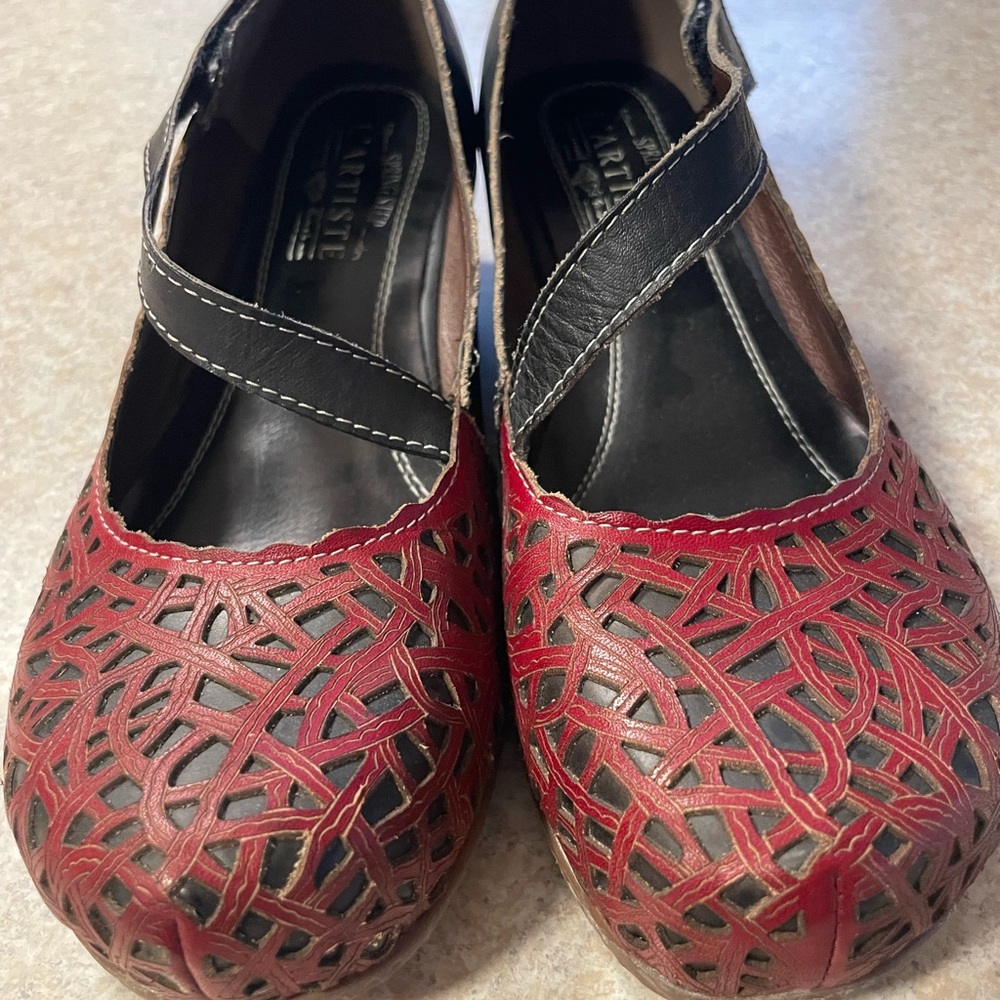 Elegant Red and Black Mules with Artistic Cutout Design